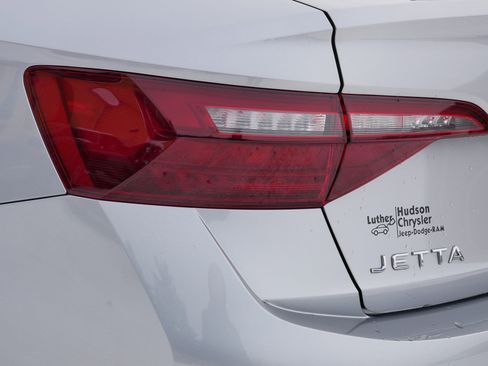 Used 2024 Volkswagen Jetta SE image 17