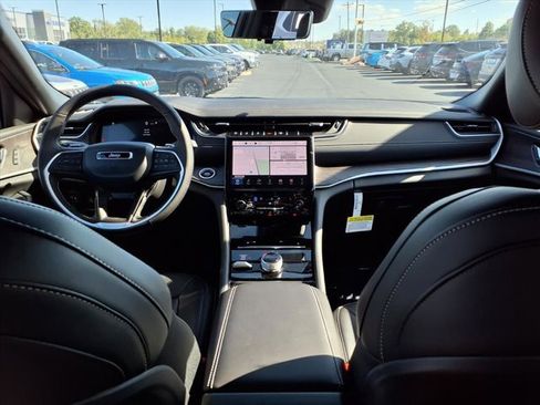 New 2025 Jeep Grand Cherokee Limited w/ Luxury Tech Group II image 6