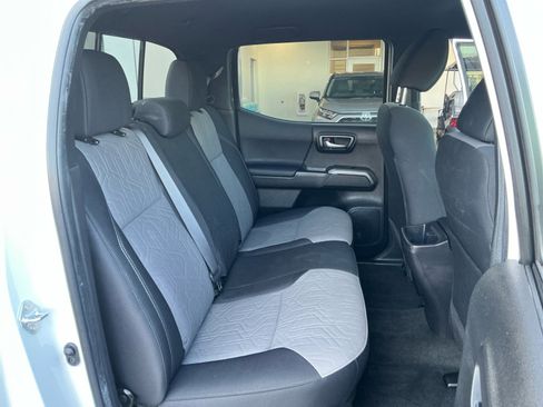 Certified 2023 Toyota Tacoma TRD Off-Road image 18