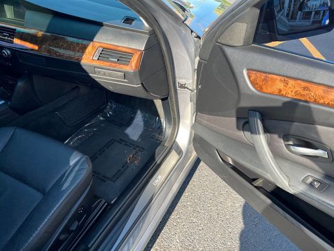 Used 2009 BMW 528i xDrive Sedan image 26