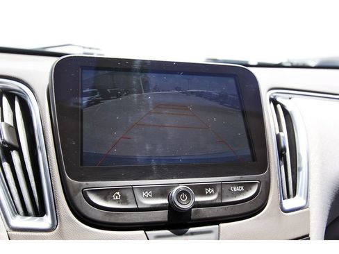 Used 2017 Chevrolet Malibu LT FWD image 22