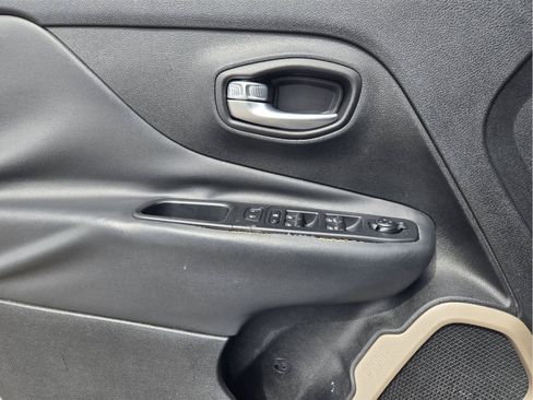 Used 2016 Jeep Renegade Limited FWD image 20