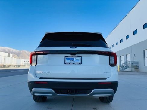 New 2025 Ford Explorer Platinum image 4