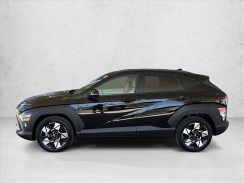 Used 2025 Hyundai Kona SEL FWD image 2