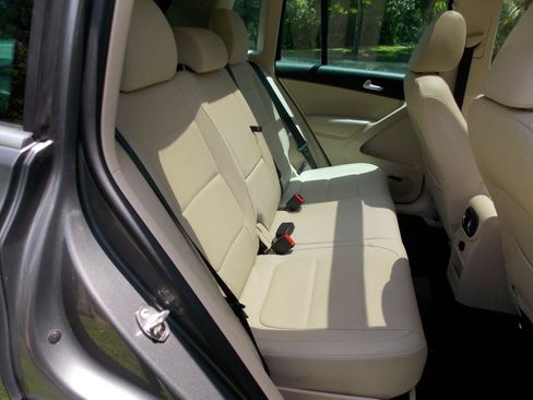 Used 2014 Volkswagen Tiguan SEL FWD image 10