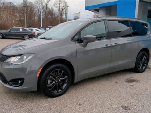 Used 2020 Chrysler Pacifica Touring-L w/ Advanced Safetytec Group image 4