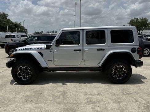 Used 2023 Jeep Wrangler Unlimited Rubicon 4xe w/ Cold Weather Group AWD/4WD image 9