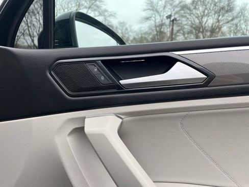 Certified 2022 Volkswagen Tiguan SE R-Line image 27