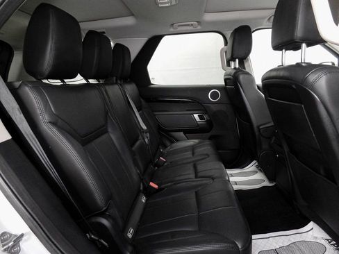 Used 2019 Land Rover Discovery SE image 11