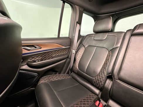 Used 2022 Jeep Grand Cherokee Summit AWD/4WD image 12
