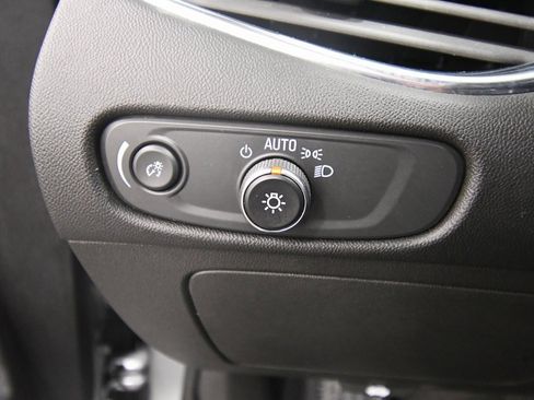 Used 2024 Chevrolet Malibu LT image 19