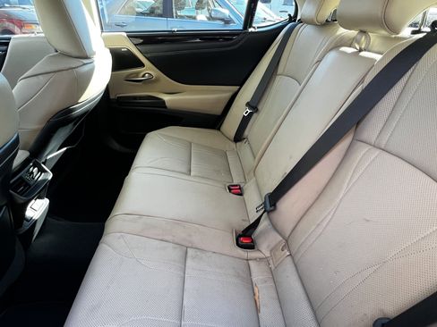 Certified 2021 Lexus ES 300h Ultra Luxury w/ Accessory Package 2 image 31