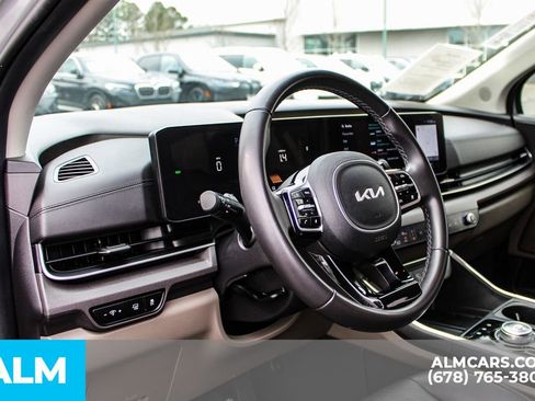 Used 2025 Kia Carnival EX image 33