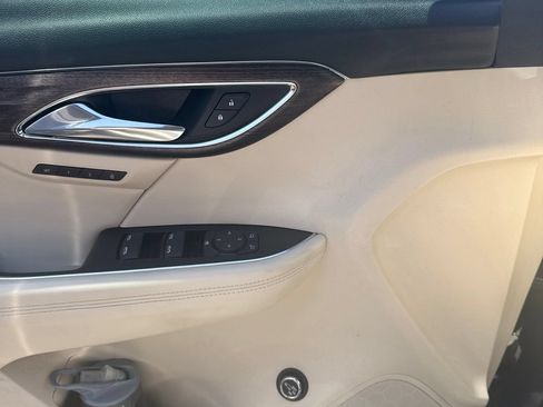 Used 2023 Buick Envision Avenir FWD image 3