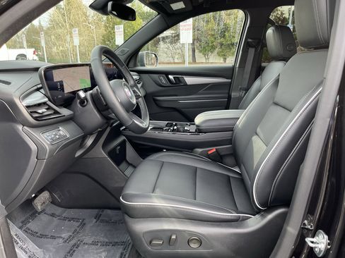 Used 2025 Buick Enclave Preferred image 10