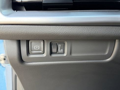 Used 2025 Cadillac XT4 Premium Luxury FWD image 22
