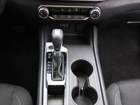 Used 2025 Nissan Altima 2.5 SV FWD image 15