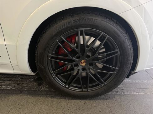 Certified 2025 Porsche Cayenne GTS image 12