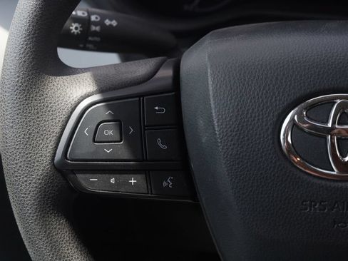 Used 2025 Toyota Sienna LE FWD image 15