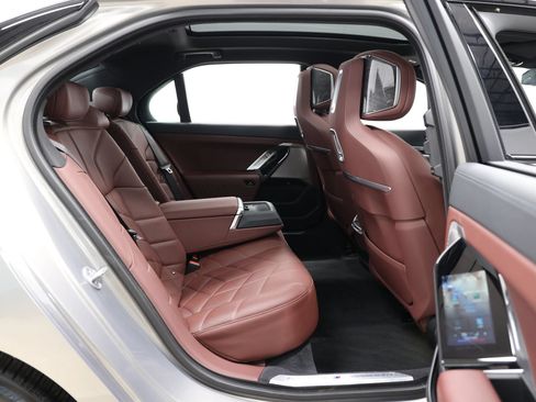 Used 2023 BMW 740i w/ Parking Assistance Package RWD image 80