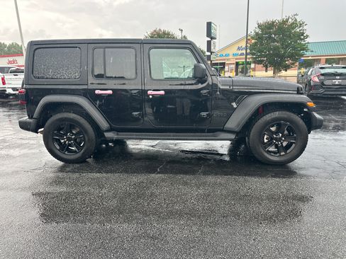 Used 2022 Jeep Wrangler Unlimited Sport AWD/4WD image 9