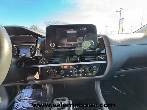 Used 2024 Nissan Pathfinder SV AWD/4WD image 14