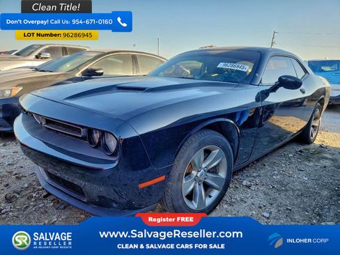 Used 2018 Dodge Challenger SXT image 1