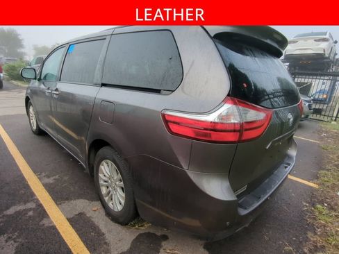 Used 2017 Toyota Sienna XLE w/ XLE Navigation Package FWD image 4