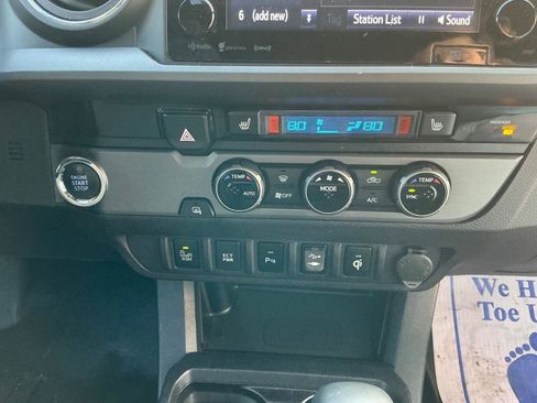 Used 2017 Toyota Tacoma TRD Off-Road w/ Premium & Technology Package image 14