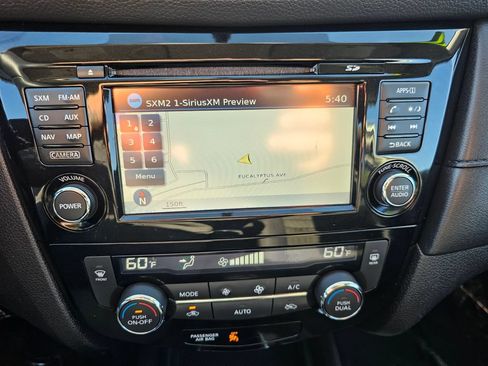 Used 2017 Nissan Rogue SV w/ SV Premium Package FWD image 29