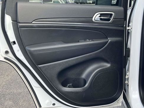 Used 2022 Jeep Grand Cherokee Limited image 17