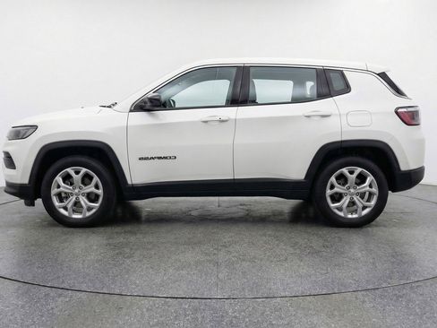 Used 2025 Jeep Compass Latitude image 5