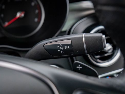 Used 2019 Mercedes-Benz GLC 300 4MATIC image 22