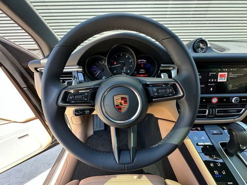 Used 2026 Porsche Macan AWD/4WD image 16