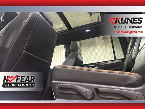 Used 2024 GMC Yukon XL AT4 w/ AT4 Premium Package AWD/4WD image 19