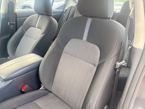 Used 2025 Nissan Sentra SV FWD image 35