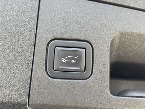 Certified 2023 Cadillac XT4 Premium Luxury FWD image 13