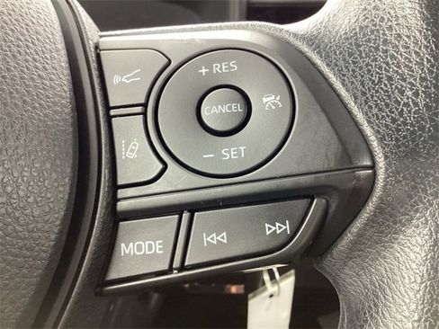 Used 2021 Toyota Corolla LE image 18