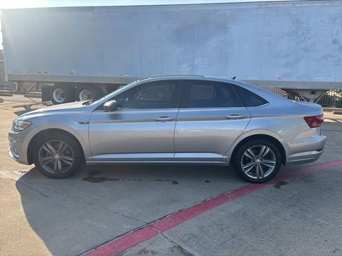 Used 2019 Volkswagen Jetta R-Line w/ R-Line Cold Weather Package FWD image 8