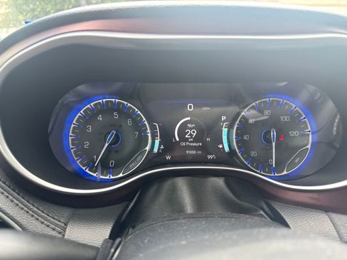 Used 2017 Chrysler Pacifica Limited FWD image 10