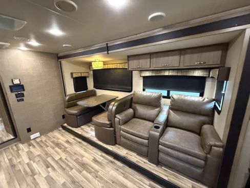 Used 2017 Ford E-450 and Econoline 450 Super Duty w/ Motorhome Prep Package image 44