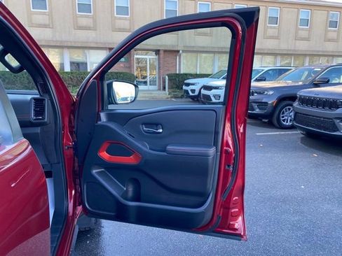 Used 2022 Nissan Frontier PRO-4X image 28