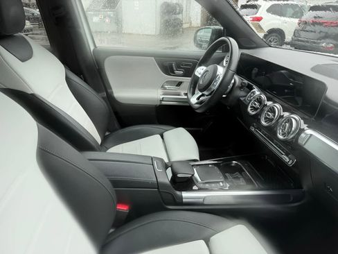 Used 2021 Mercedes-Benz GLB 250 4MATIC image 6