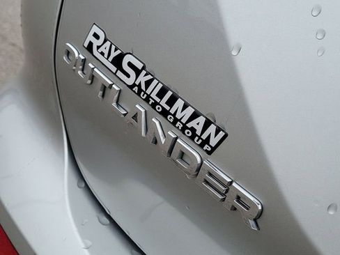 Used 2024 Mitsubishi Outlander SE image 8