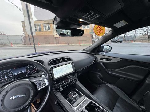 Used 2019 Jaguar F-PACE S image 40