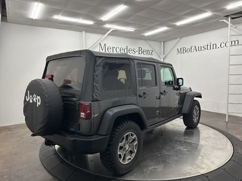 Used 2018 Jeep Wrangler Unlimited Rubicon w/ Connectivity Group image 7