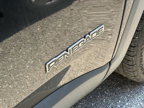 Used 2015 Jeep Renegade Latitude w/ Popular Equipment Group FWD image 12