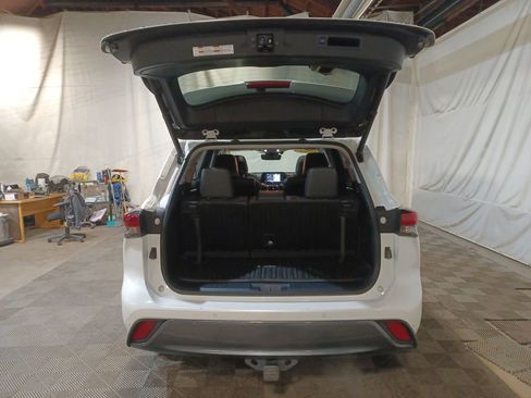 Used 2021 Toyota Highlander Limited image 21