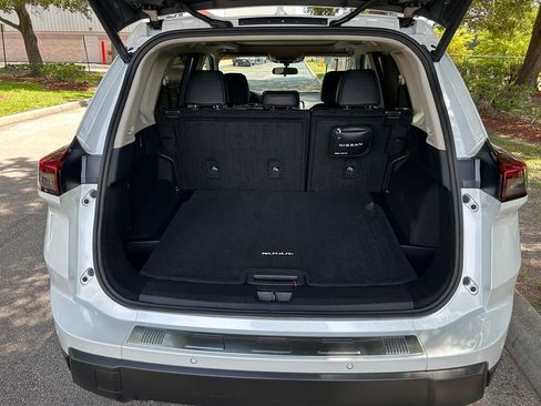 Used 2024 Nissan Rogue SV w/ SV Premium Package FWD image 11
