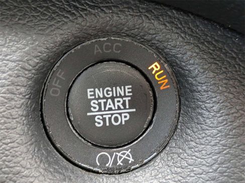 Used 2023 Jeep Cherokee Altitude Lux image 30